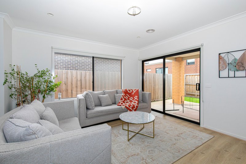 Photo - 13 Compass Crescent, Donnybrook VIC 3064 - Image 4