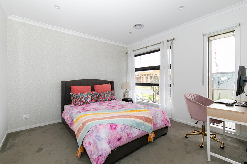 Photo - 13 Compass Crescent, Donnybrook VIC 3064 - Image 6