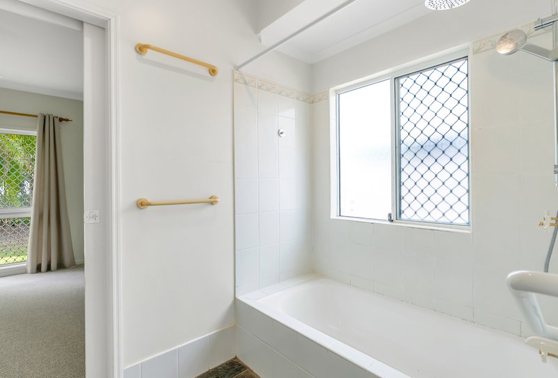 Photo - 13 Compton Court, Bentley Park QLD 4869 - Image 10