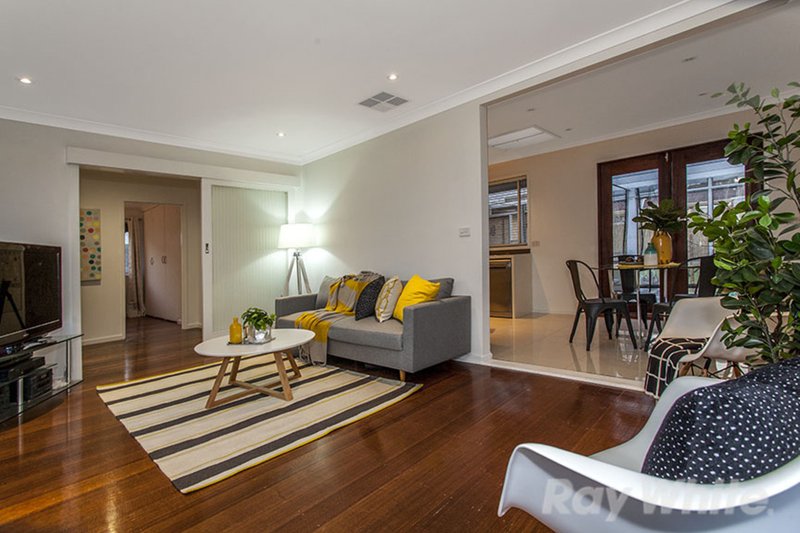 Photo - 13 Cornwall Avenue, Keysborough VIC 3173 - Image 3