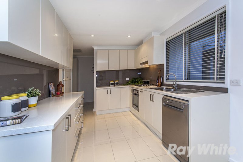 Photo - 13 Cornwall Avenue, Keysborough VIC 3173 - Image 6