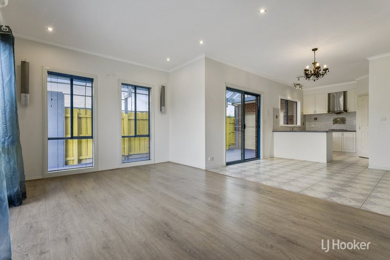 Photo - 13 Cotterell Way, Seabrook VIC 3028 - Image 4