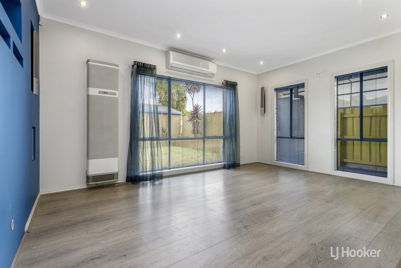 Photo - 13 Cotterell Way, Seabrook VIC 3028 - Image 6