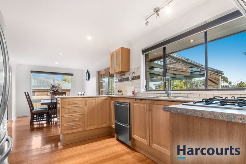 Photo - 13 Courtney Square, Wantirna VIC 3152 - Image 5