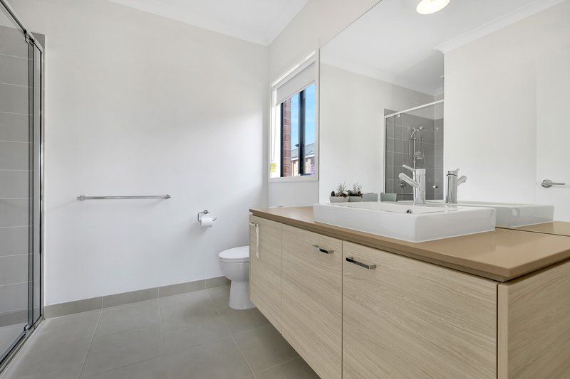 Photo - 13 Crawley Rise, Werribee VIC 3030 - Image 6