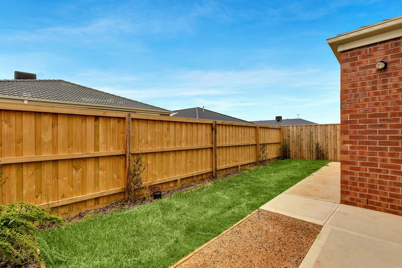 Photo - 13 Crawley Rise, Werribee VIC 3030 - Image 9