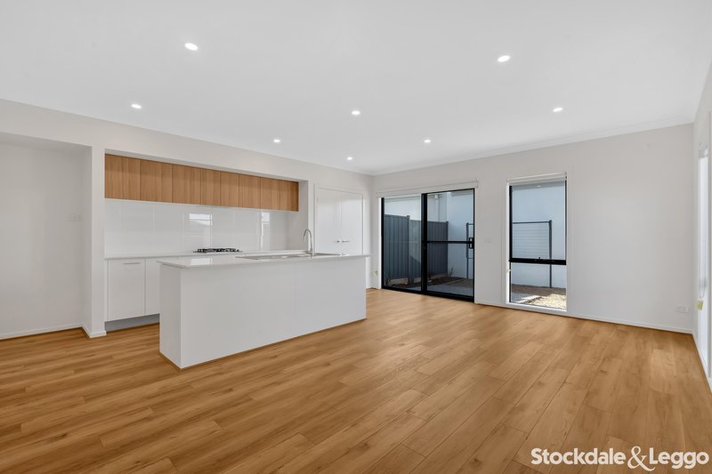 Photo - 13 Craycroft Road, Truganina VIC 3029 - Image 4
