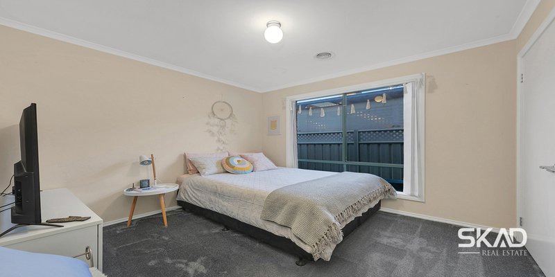 Photo - 13 Creekwood Drive, Craigieburn VIC 3064 - Image 15