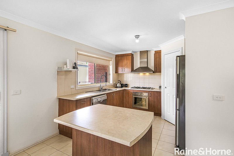 Photo - 13 Cremorne Grove, Taylors Hill VIC 3037 - Image 6