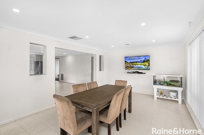 Photo - 13 Cremorne Grove, Taylors Hill VIC 3037 - Image 7