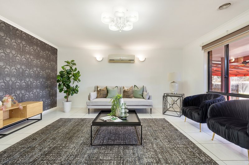 Photo - 13 Crespin Place, Roxburgh Park VIC 3064 - Image 3