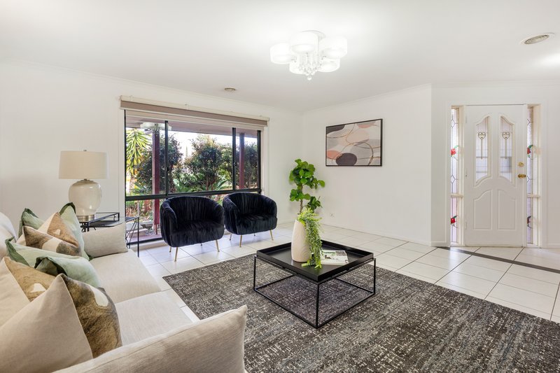 Photo - 13 Crespin Place, Roxburgh Park VIC 3064 - Image 4