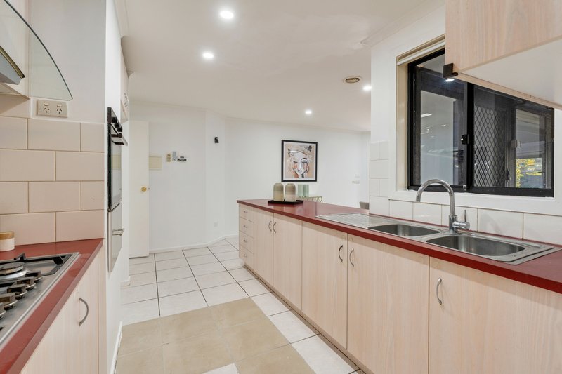 Photo - 13 Crespin Place, Roxburgh Park VIC 3064 - Image 5