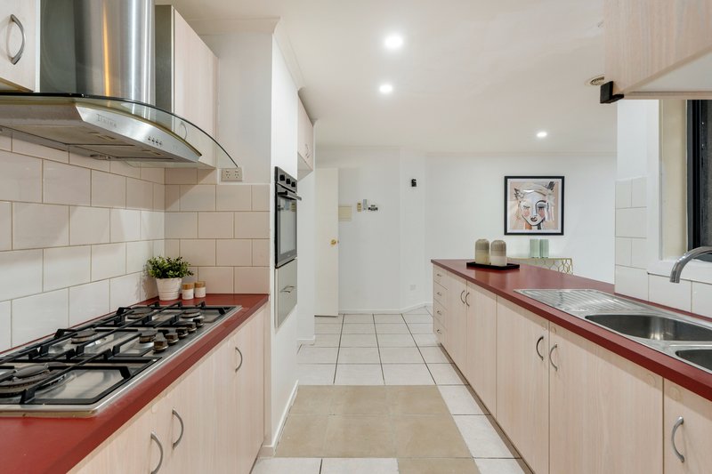Photo - 13 Crespin Place, Roxburgh Park VIC 3064 - Image 6