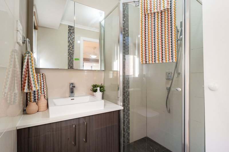 Photo - 13 Crespin Place, Roxburgh Park VIC 3064 - Image 11