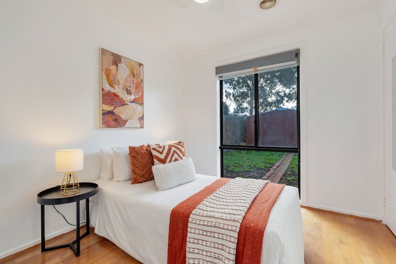 Photo - 13 Crespin Place, Roxburgh Park VIC 3064 - Image 12