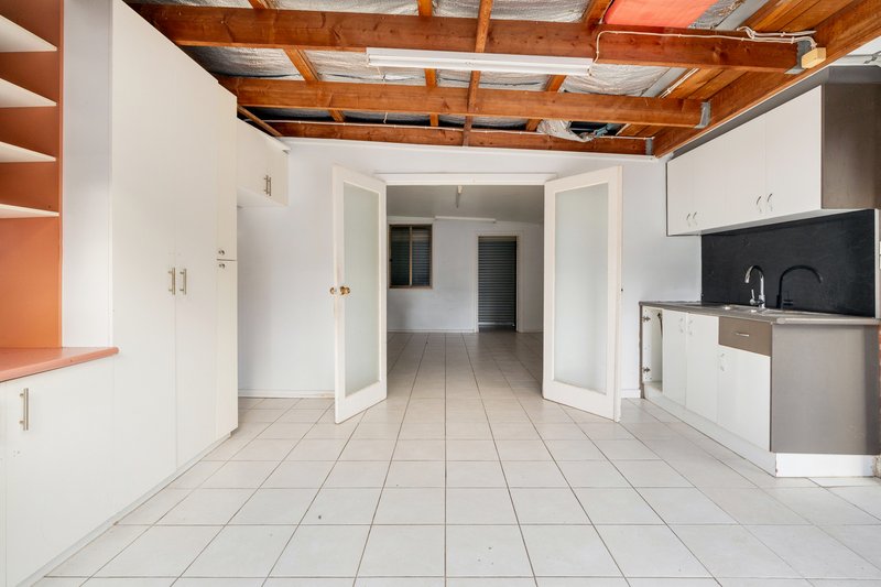 Photo - 13 Crespin Place, Roxburgh Park VIC 3064 - Image 17