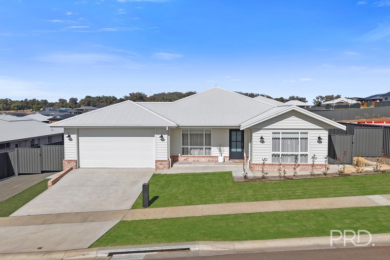 Photo - 13 Crested Avenue, Tamworth NSW 2340 - Image 1