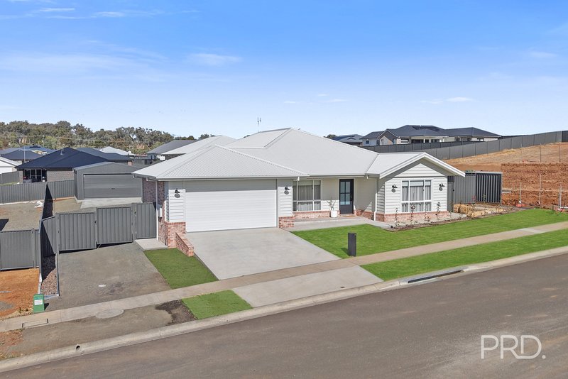 Photo - 13 Crested Avenue, Tamworth NSW 2340 - Image 2