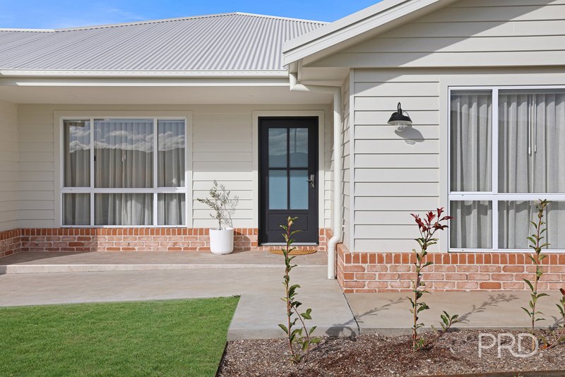 Photo - 13 Crested Avenue, Tamworth NSW 2340 - Image 3