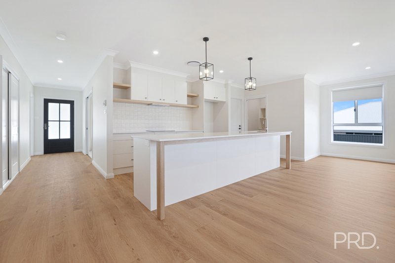 Photo - 13 Crested Avenue, Tamworth NSW 2340 - Image 17