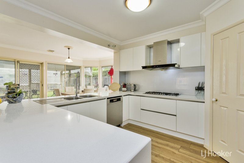 Photo - 13 Cropley Court, Seabrook VIC 3028 - Image 2