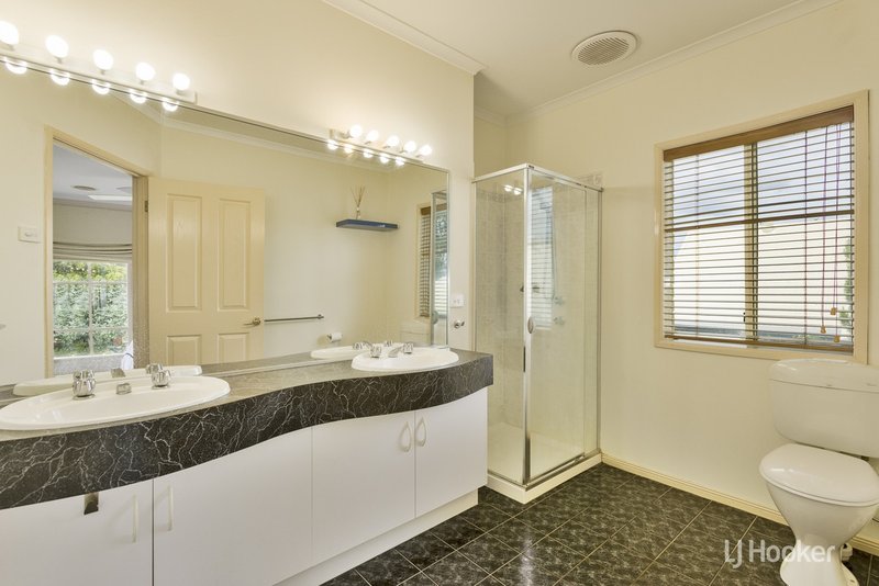 Photo - 13 Cropley Court, Seabrook VIC 3028 - Image 8