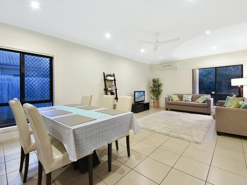 Photo - 13 Crowcombe Place, Carseldine QLD 4034 - Image 3