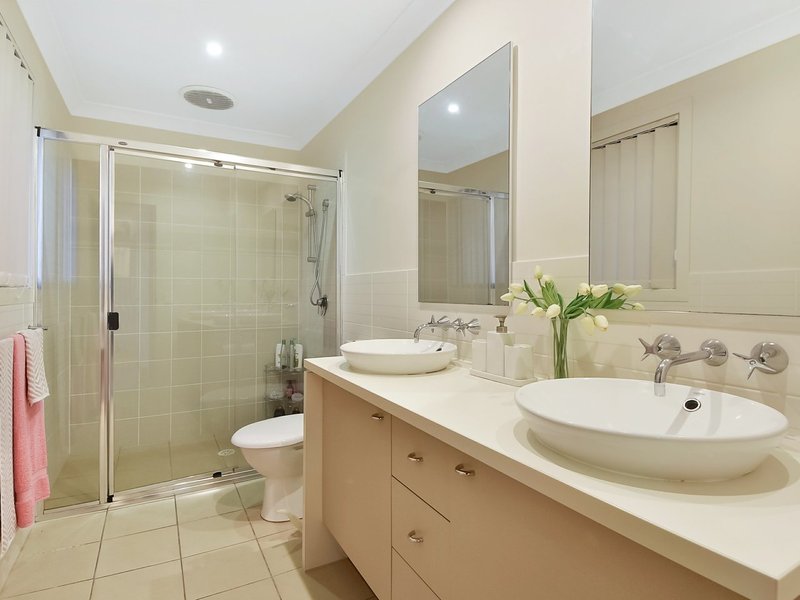 Photo - 13 Crowcombe Place, Carseldine QLD 4034 - Image 10