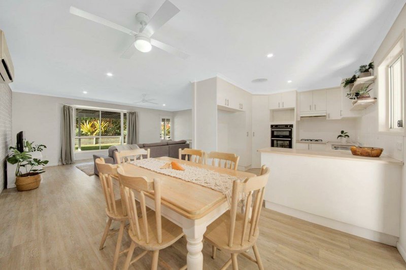 Photo - 13 Curtis Avenue, Boyne Island QLD 4680 - Image 5