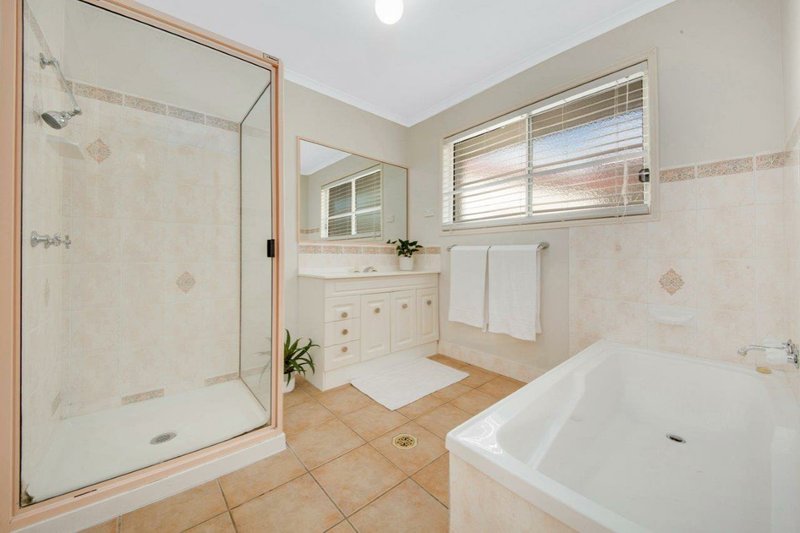 Photo - 13 Curtis Avenue, Boyne Island QLD 4680 - Image 11