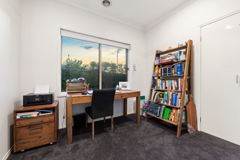 Photo - 13 Darleith Terrace, Caroline Springs VIC 3023 - Image 11