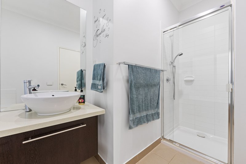 Photo - 13 Darleith Terrace, Caroline Springs VIC 3023 - Image 14