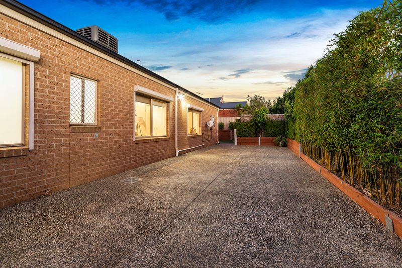 Photo - 13 Darleith Terrace, Caroline Springs VIC 3023 - Image 17