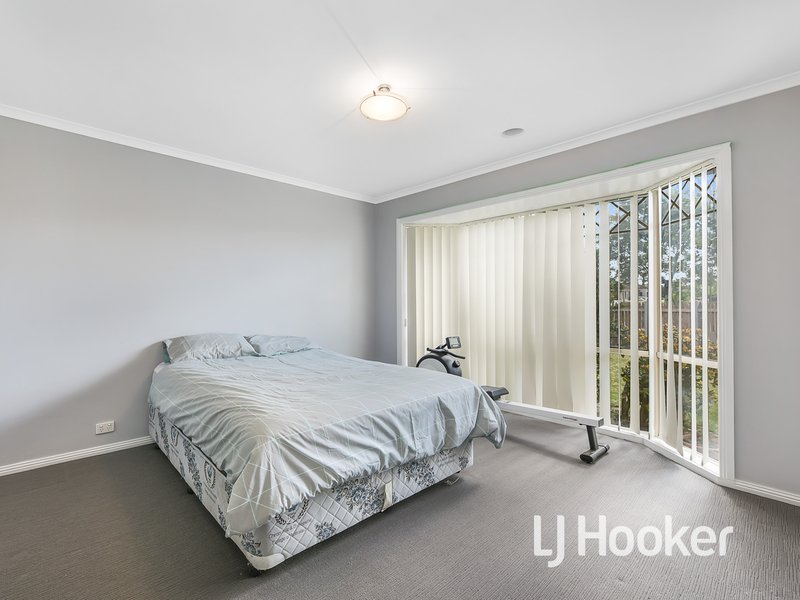 Photo - 13 Dartmoor Drive, Cranbourne East VIC 3977 - Image 6