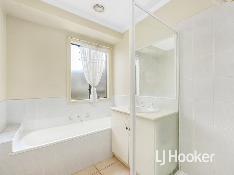 Photo - 13 Dartmoor Drive, Cranbourne East VIC 3977 - Image 8