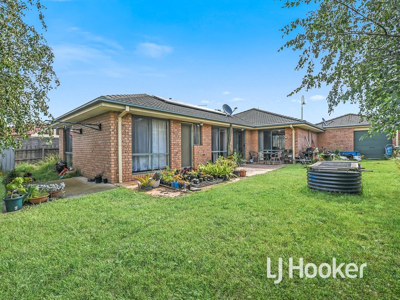 Photo - 13 Dartmoor Drive, Cranbourne East VIC 3977 - Image 9