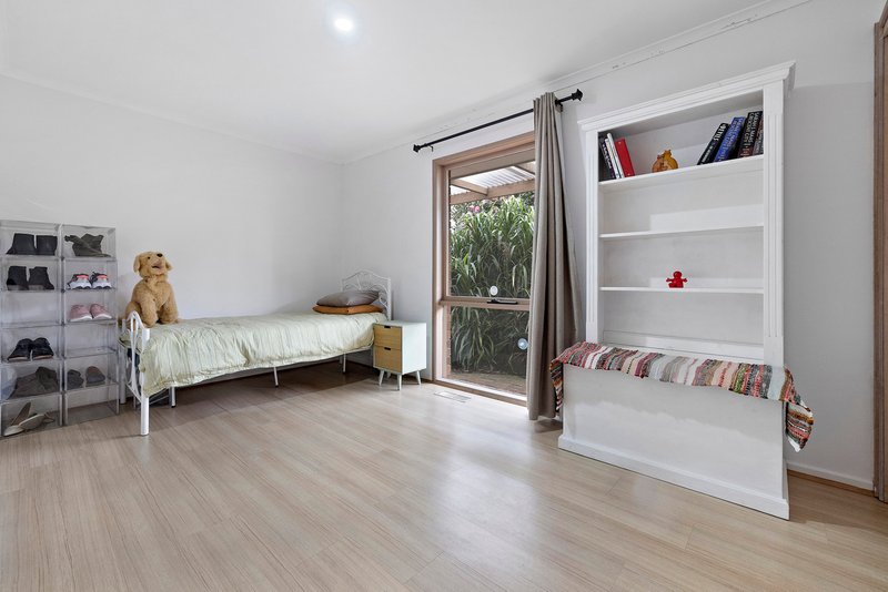 Photo - 13 David Close, Bayswater North VIC 3153 - Image 11