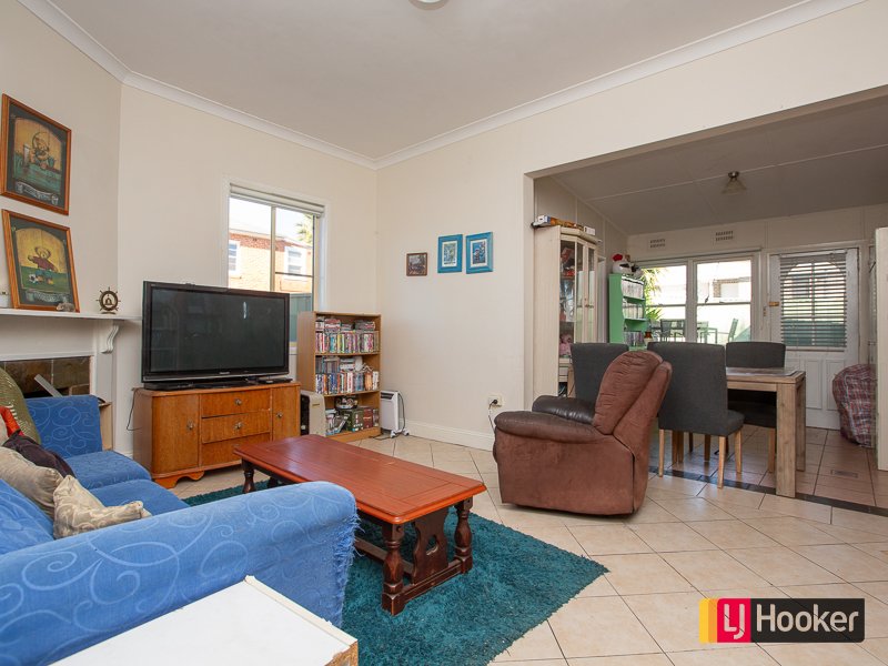 Photo - 1/3 Denne Street, West Tamworth NSW 2340 - Image 2