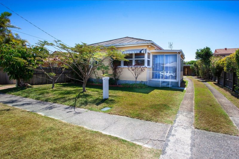 Photo - 13 Deodar Drive, Burleigh Heads QLD 4220 - Image 2