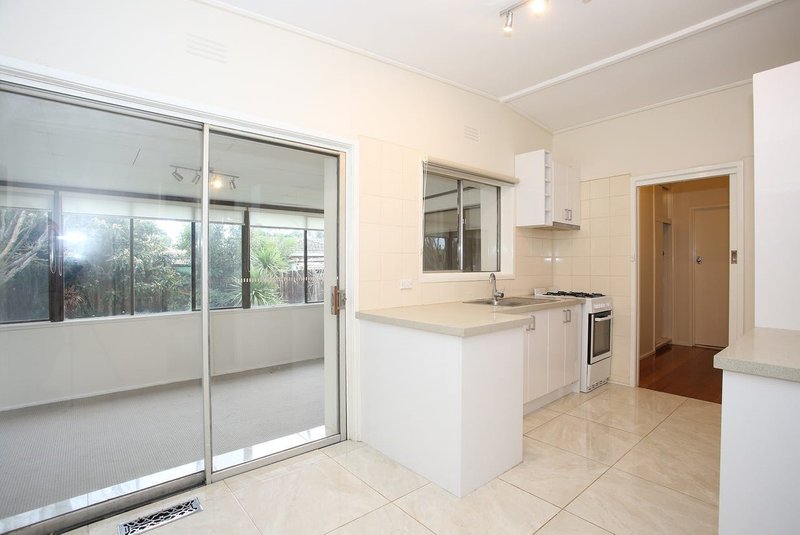 Photo - 13 Derna Crescent, Frankston VIC 3199 - Image 3