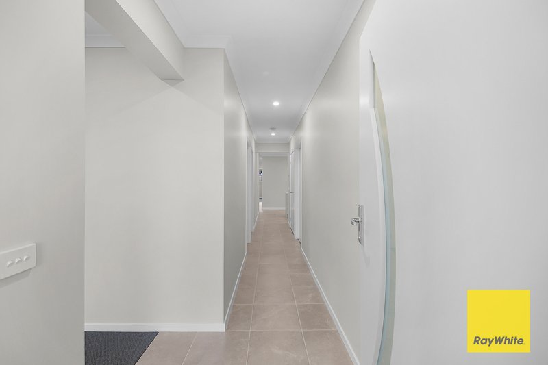 Photo - 13 Dinner Grove, Tarneit VIC 3029 - Image 2