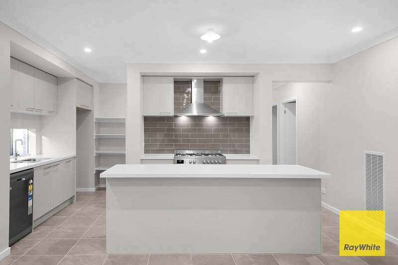 Photo - 13 Dinner Grove, Tarneit VIC 3029 - Image 3