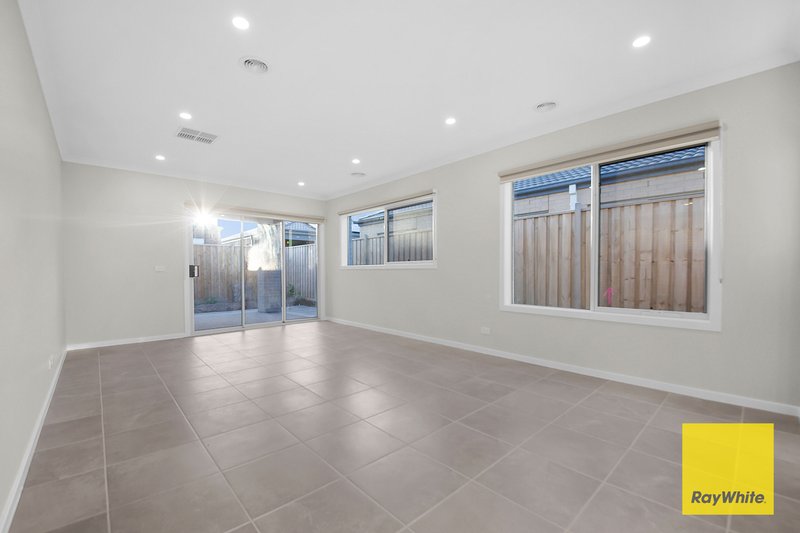 Photo - 13 Dinner Grove, Tarneit VIC 3029 - Image 6