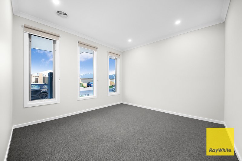 Photo - 13 Dinner Grove, Tarneit VIC 3029 - Image 8