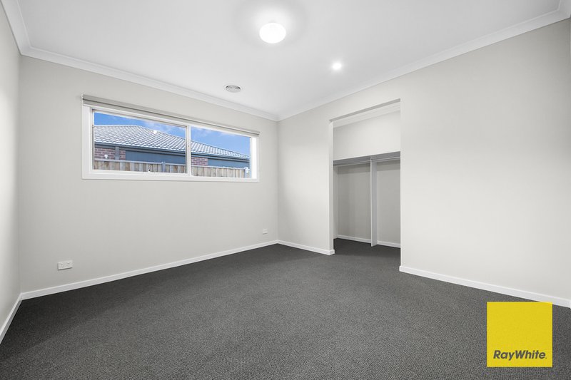 Photo - 13 Dinner Grove, Tarneit VIC 3029 - Image 10