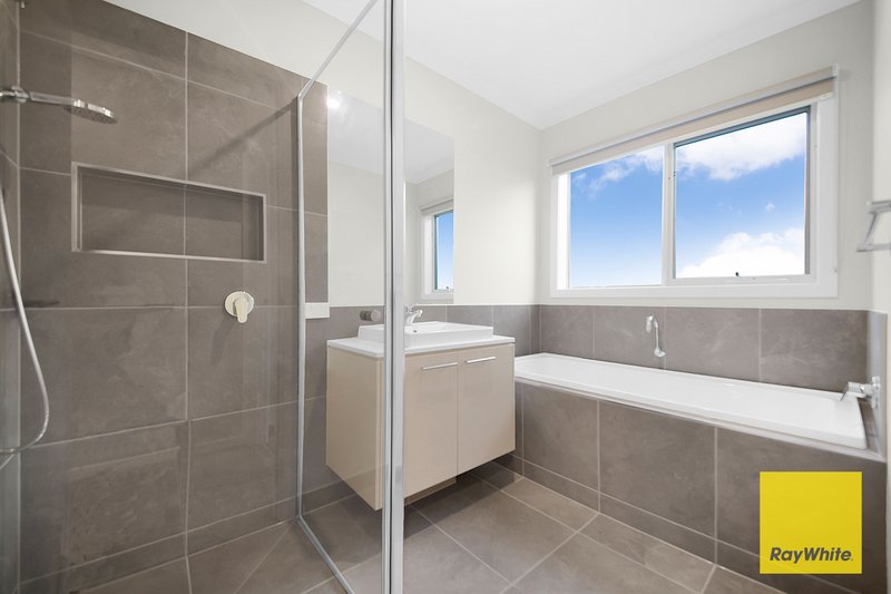 Photo - 13 Dinner Grove, Tarneit VIC 3029 - Image 11