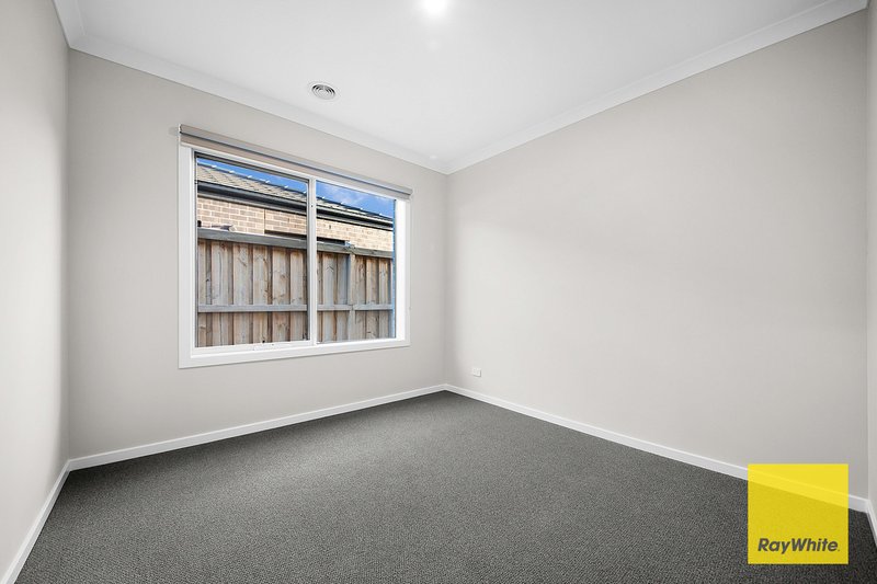 Photo - 13 Dinner Grove, Tarneit VIC 3029 - Image 12