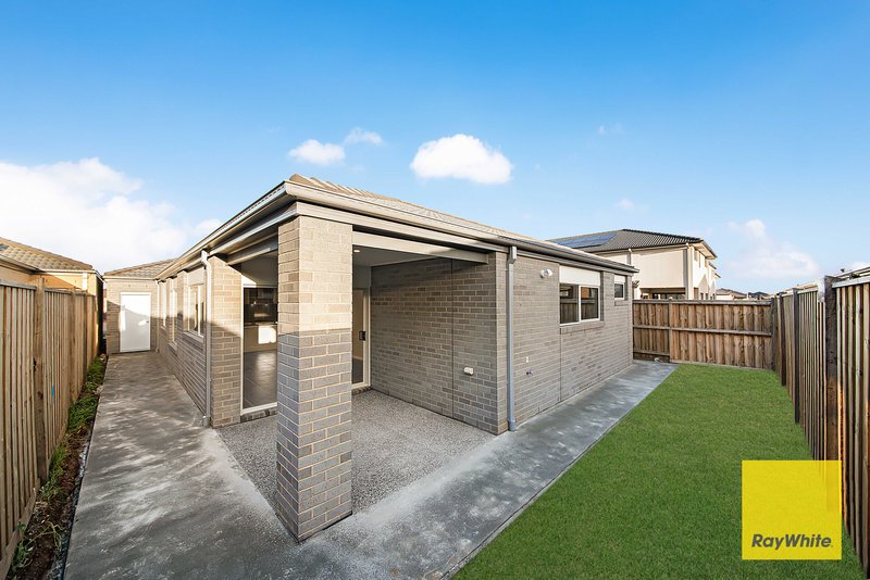 Photo - 13 Dinner Grove, Tarneit VIC 3029 - Image 16