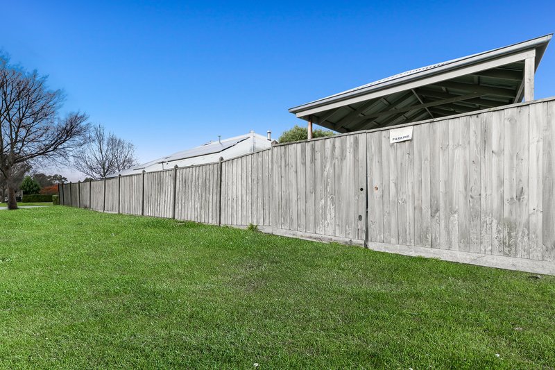 Photo - 13 Dorchester Drive, Narre Warren South VIC 3805 - Image 17